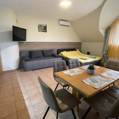 Kuenszler Apartmanhaz Zamárdi Exteriör bild