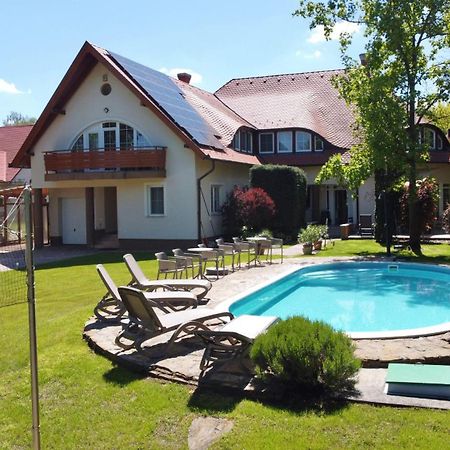 Kuenszler Apartmanhaz Zamárdi Exteriör bild